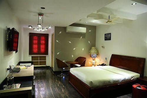 เดอะ รีทรีต เจนไน Hotel Guduvancheri ภายนอก รูปภาพ